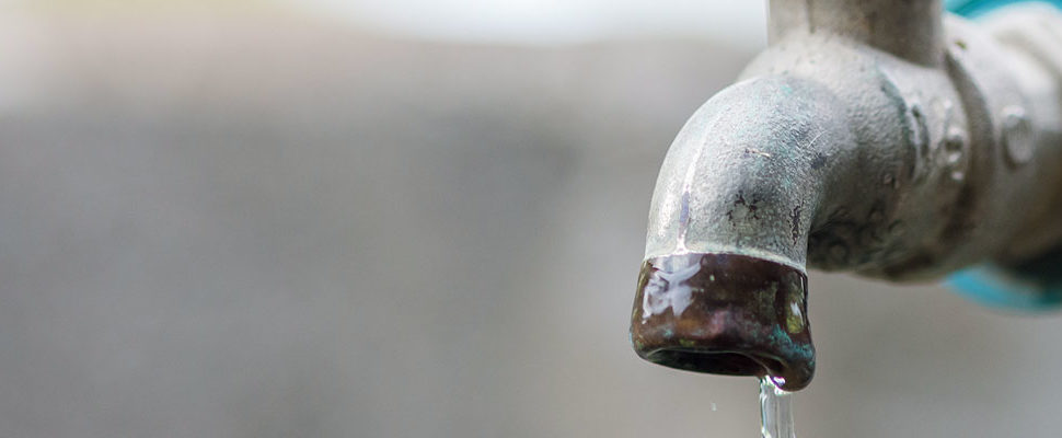 Outdoor faucet with water drop